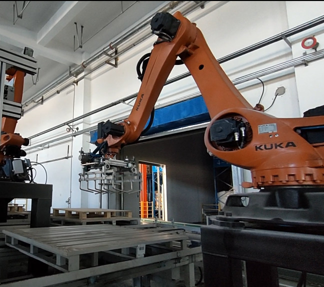 Robotic Palletizing Systems 6 Axis Kuka KR60-3 Customized Robot Gripper